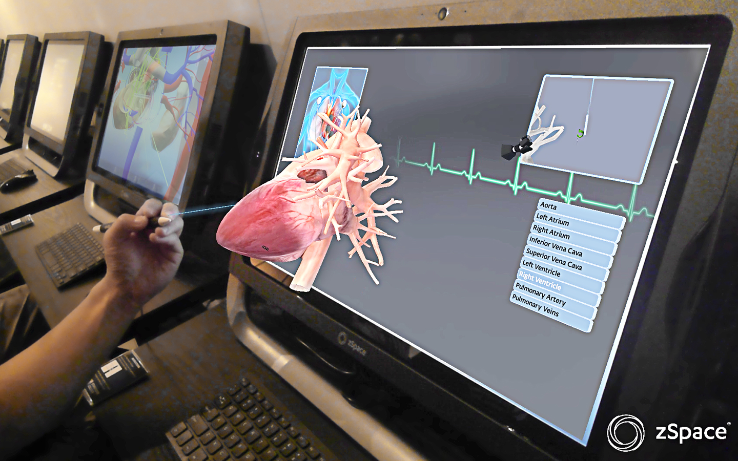 Healthcare Students Learn With Virtual Reality
